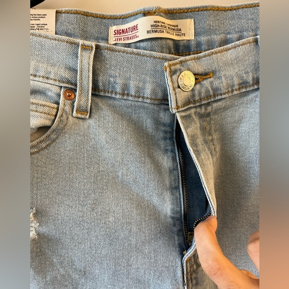 NWT Levi’s High-rise Bermuda Denim Shorts (Size 14) - Picture 6 of 8